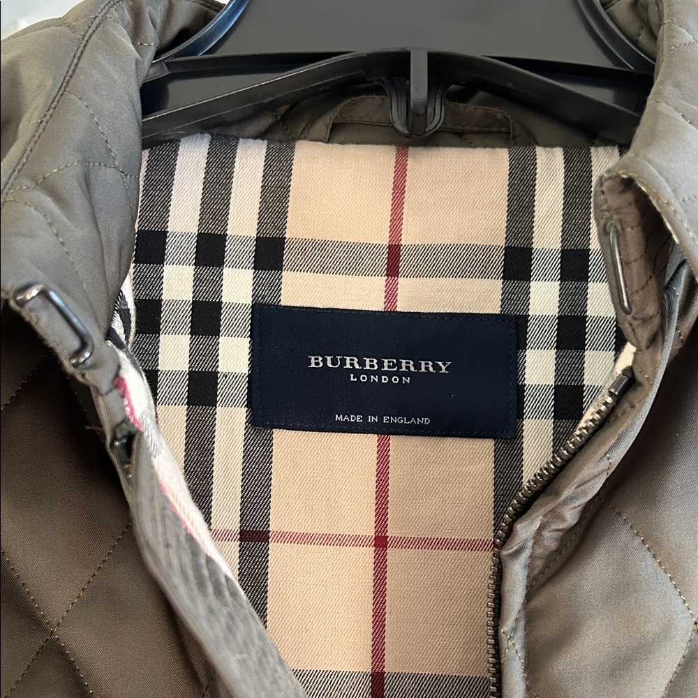 Burberry Quilted Jacket with Nova Check Lining - Picture 2 of 10